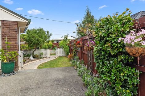Photo of property in 2/2 Law Street, Torbay, Auckland, 0630