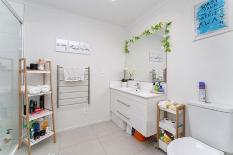 Photo of property in 19/9 Surrey Street, Tawa, Wellington, 5028