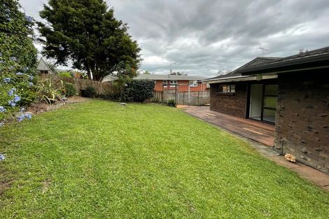 Photo of property in 27 Chatsworth Crescent, Pakuranga Heights, Auckland, 2010