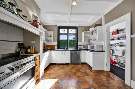 Photo of property in 82 Barrett Street, Westown, New Plymouth, 4310