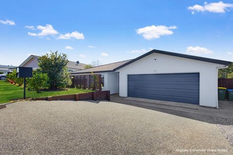 Photo of property in 47 Te Puia Drive, Aotea, Porirua, 5024