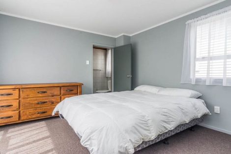 Photo of property in 1/65 Cliff View Drive, Green Bay, Auckland, 0604