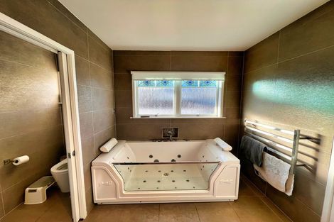 Photo of property in 20 Longbill Place, Glendene, Auckland, 0602