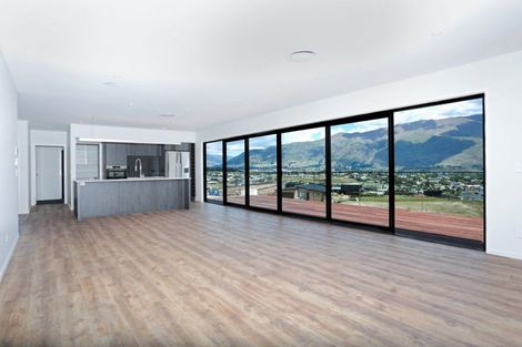 Photo of property in 13 Akitu Rise, Wanaka, 9305