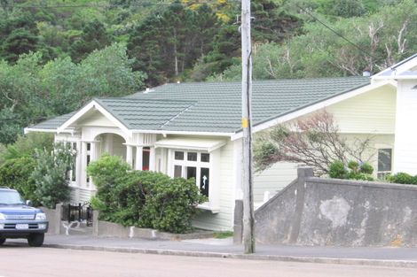Photo of property in 27 Melbourne Road, Island Bay, Wellington, 6023