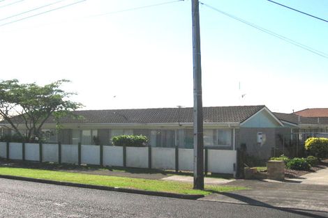 Photo of property in 10 Karaka Street, New Lynn, Auckland, 0600