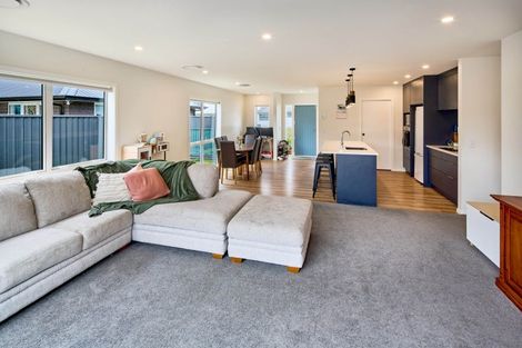 Photo of property in 28 Cynisca Crescent, Wallaceville, Upper Hutt, 5018