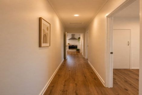 Photo of property in 5 Thomas Rea Place, Te Atatu South, Auckland, 0610
