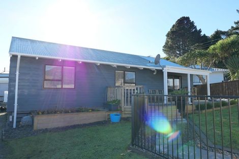 Photo of property in 4 Hookway Grove, Paraparaumu, 5032