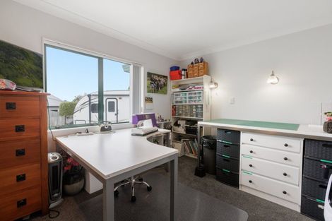Photo of property in 4 Burnt Oak Drive, Pyes Pa, Tauranga, 3112