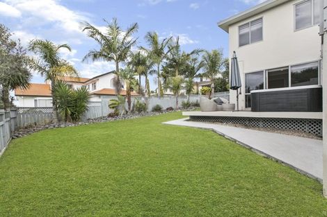 Photo of property in 62 Lagoon Way, West Harbour, Auckland, 0618