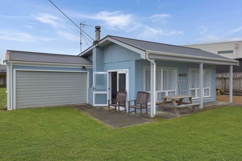Photo of property in 13 Barber Street, Foxton Beach, Foxton, 4815