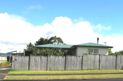 Photo of property in 14 Denver Avenue, Sunnyvale, Auckland, 0612