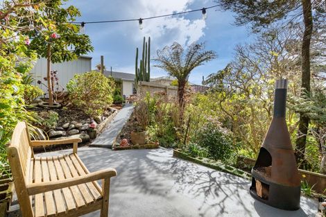 Photo of property in 27 Amundsen Grove, Stokes Valley, Lower Hutt, 5019
