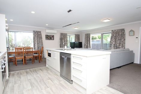 Photo of property in 238 Wainoni Road, Avondale, Christchurch, 8061