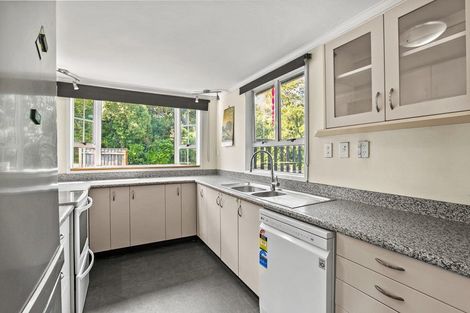 Photo of property in 8 Awanui Street, Merrilands, New Plymouth, 4312