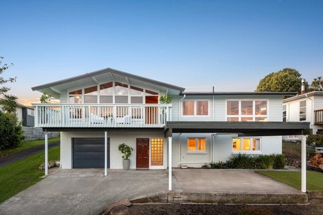 Photo of property in 27 Valley View Road, Glenfield, Auckland, 0629