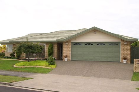 Photo of property in 2/2 Embleton Close, Northpark, Auckland, 2013