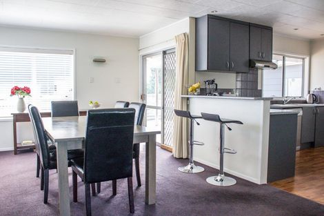 Photo of property in 15 Taikata Road, Te Atatu Peninsula, Auckland, 0610