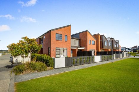 Photo of property in 2 Whakatere Lane, Hobsonville, Auckland, 0616