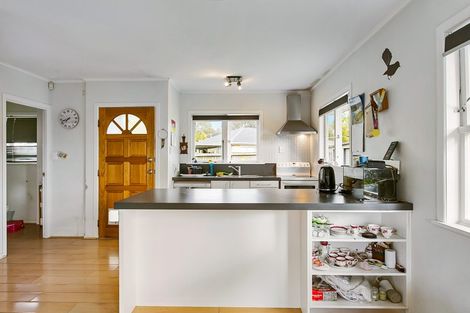 Photo of property in 59 Divich Avenue, Te Atatu South, Auckland, 0610