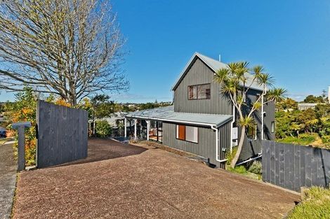 Photo of property in 6 Deverell Place, Northcross, Auckland, 0632