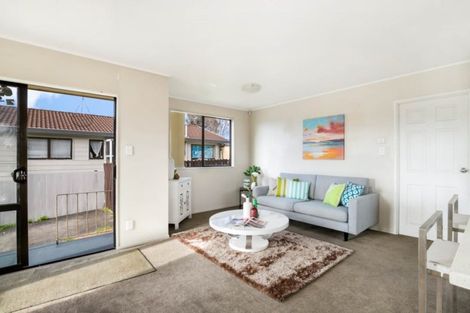 Photo of property in 2/1 Rebecca Rise, Weymouth, Auckland, 2103