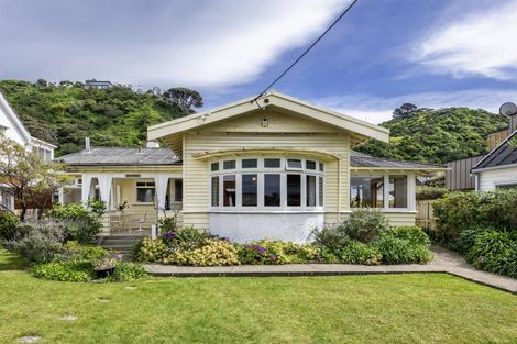 Photo of property in 224 Queens Drive, Lyall Bay, Wellington, 6022