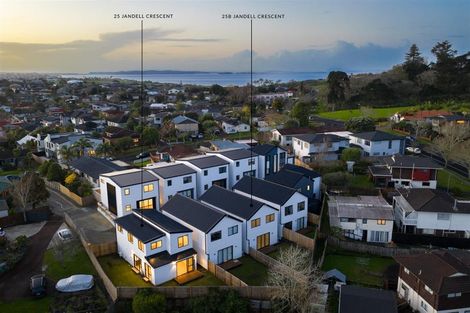 Photo of property in 25 Jandell Crescent, Bucklands Beach, Auckland, 2014