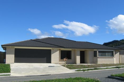 Photo of property in 112 Kirton Drive, Riverstone Terraces, Upper Hutt, 5018