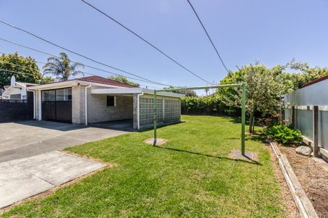Photo of property in 15 Wyatt Avenue, Onekawa, Napier, 4110