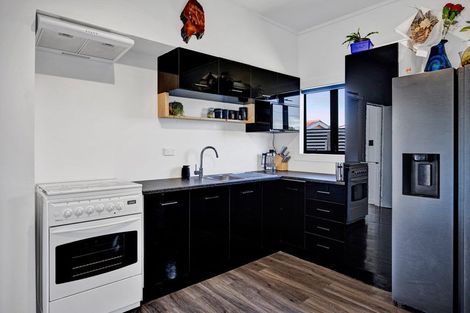 Photo of property in 48 Camberwell Road, Hawera, 4610