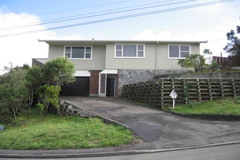 Photo of property in 1 Ruskin Road, Newlands, Wellington, 6037