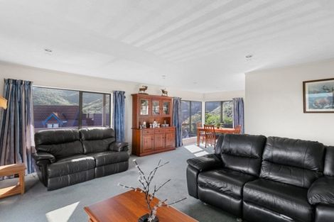 Photo of property in 9 Kapil Grove, Khandallah, Wellington, 6035