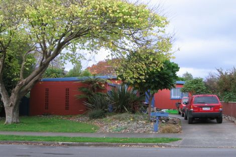 Photo of property in 27 Walton Avenue, Waikanae, 5036