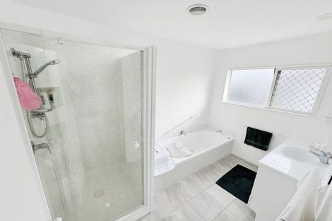 Photo of property in 23 Chalmers Close, Orewa, 0931
