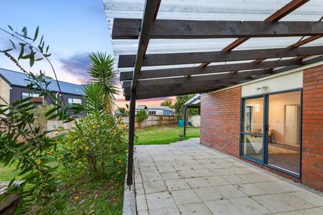Photo of property in 32 Marinich Drive South, Ranui, Auckland, 0612