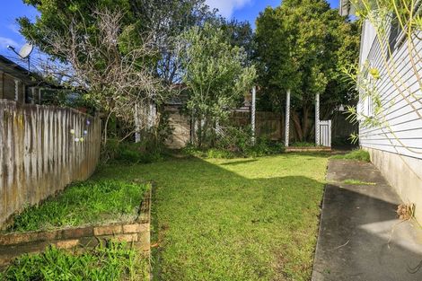 Photo of property in 1/13 Eversleigh Road, Belmont, Auckland, 0622