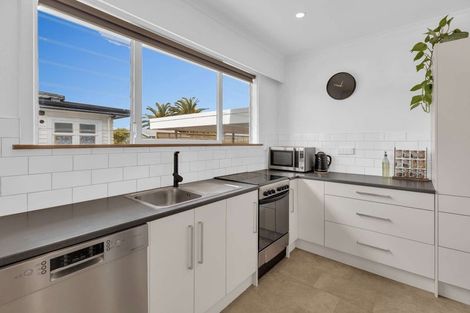 Photo of property in 4 Belvedere Crescent, Takaro, Palmerston North, 4412