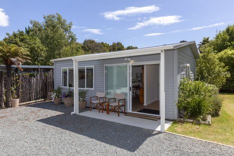 Photo of property in 190 Main Road South, Raumati South, Paraparaumu, 5032