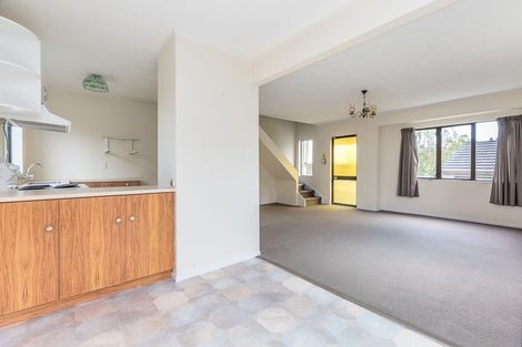 Photo of property in 2/24 Thalia Place, Totara Vale, Auckland, 0629