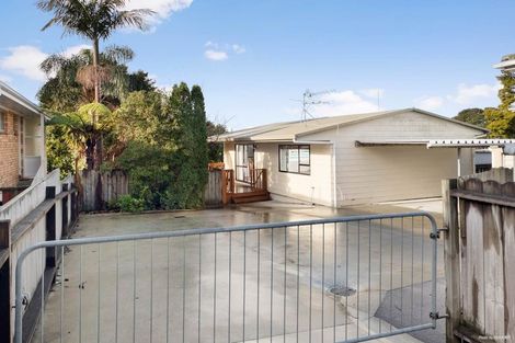 Photo of property in 2/191 Don Buck Road, Massey, Auckland, 0614