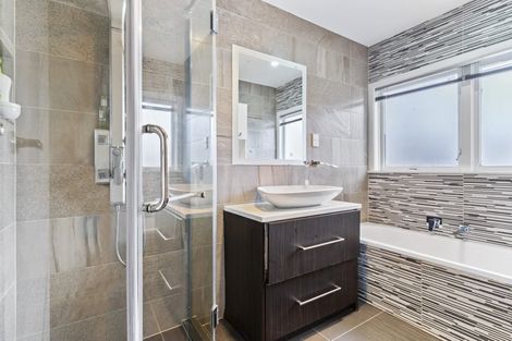 Photo of property in 53 Chatsworth Crescent, Pakuranga Heights, Auckland, 2010