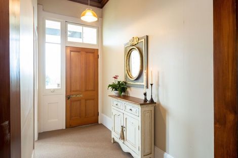 Photo of property in 16 Sealy Road, Bluff Hill, Napier, 4110