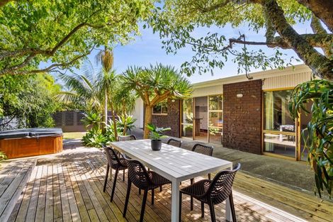 Photo of property in 63 Becroft Drive, Forrest Hill, Auckland, 0620