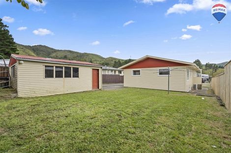 Photo of property in 33 Stockdale Street, Wainuiomata, Lower Hutt, 5014