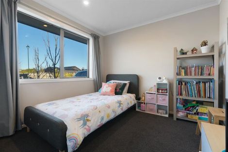 Photo of property in 2 Kingfisher Crescent, Albert Town, Wanaka, 9305