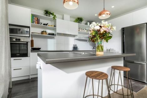 Photo of property in 5 Aporo Drive, Kumeu, 0810