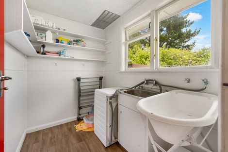 Photo of property in 21 Crewe Crescent, Hokowhitu, Palmerston North, 4410