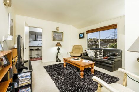 Photo of property in 25 Sylvan Park Avenue, Milford, Auckland, 0620